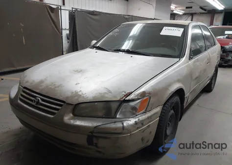 1998 Toyota Camry Le z USA, uszkodzony, nr VIN JT2BG22K2W0128272